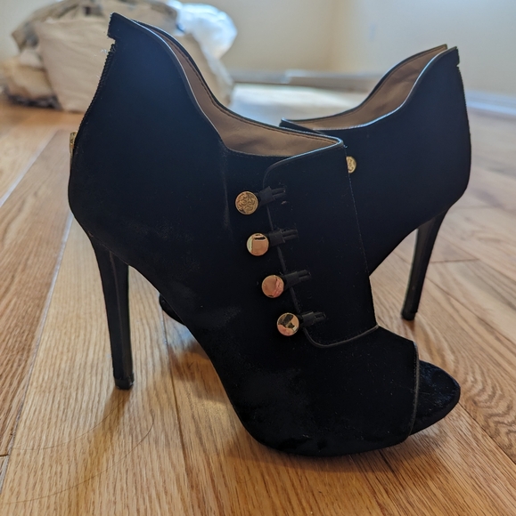 Guess 4 inch black and gold heels - Picture 3 of 7